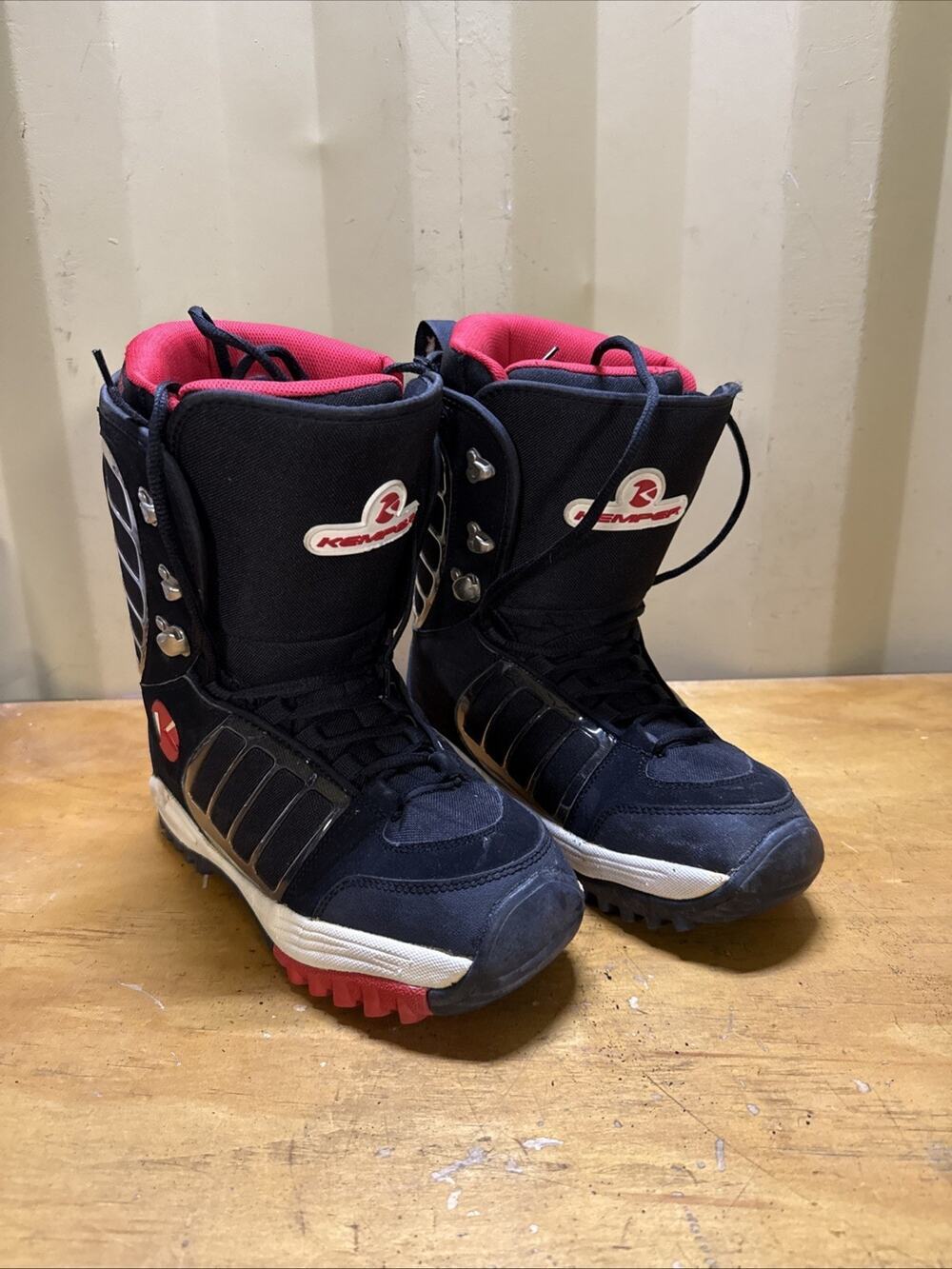 Kemper Snowboard Boots size 9 BLACK Red White Accents Very Nice
